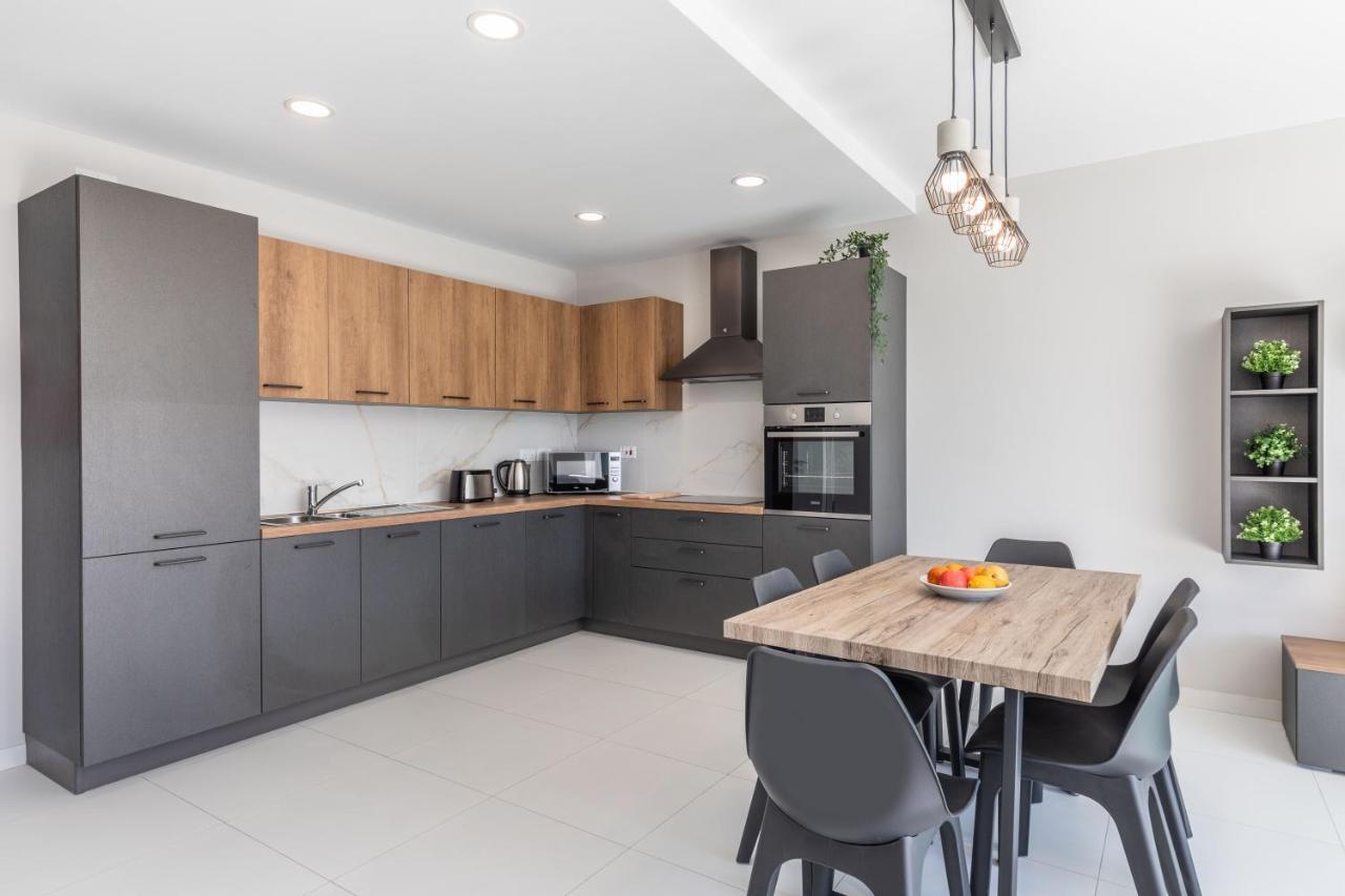 Unique Penthouse With Private Heated Jacuzzi, Close To Restaurants And Night Life Is-Swieqi المظهر الخارجي الصورة