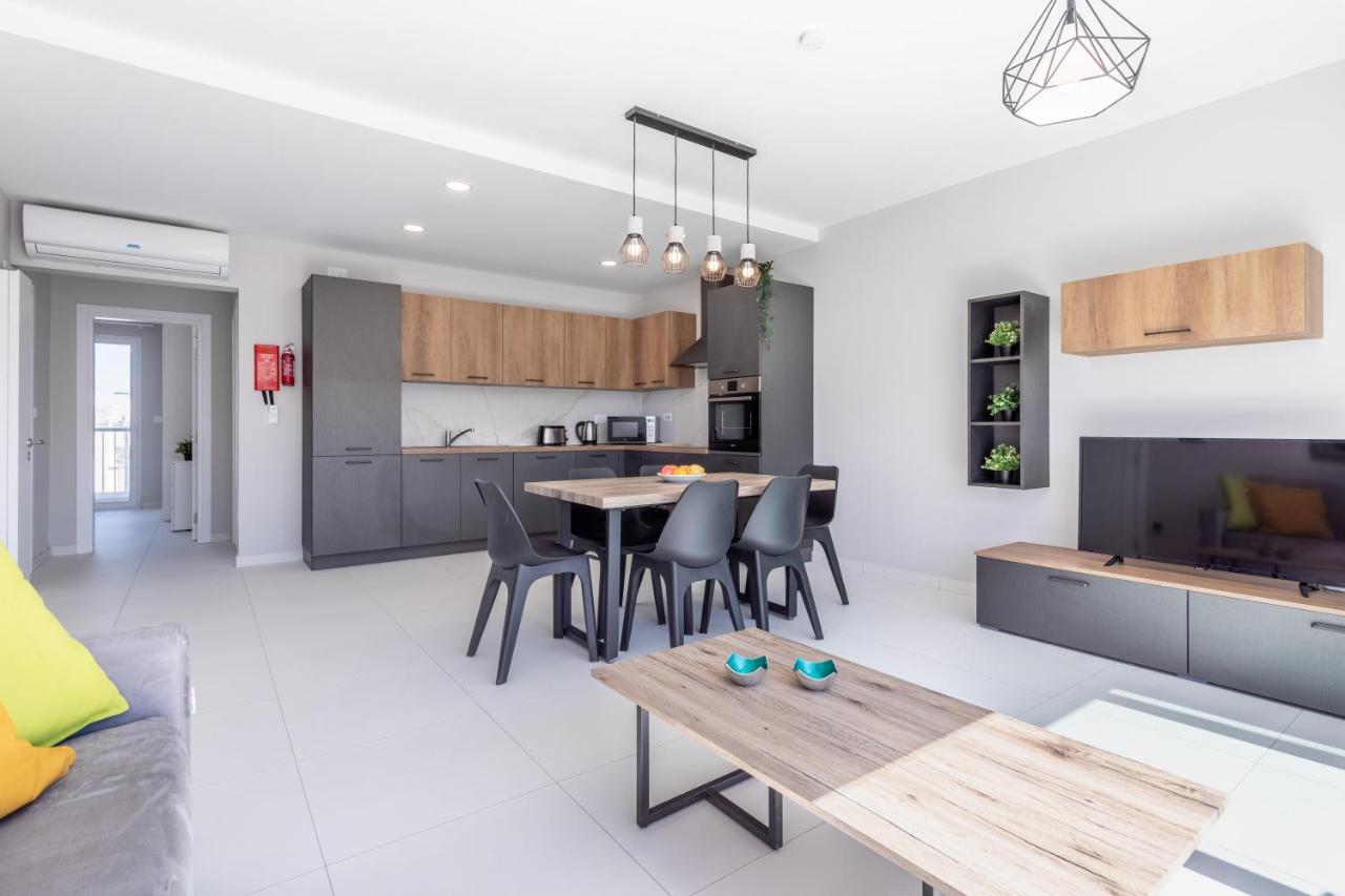 Unique Penthouse With Private Heated Jacuzzi, Close To Restaurants And Night Life Is-Swieqi المظهر الخارجي الصورة